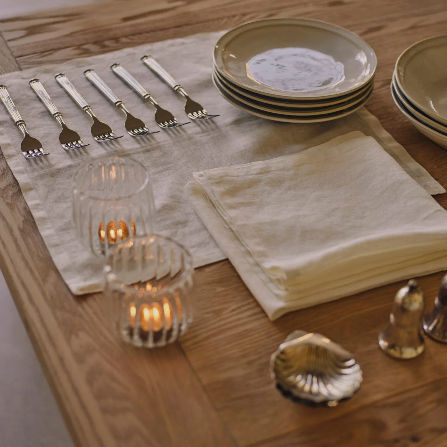 Arundel 10 Seater Oak Dining Table - Image 4