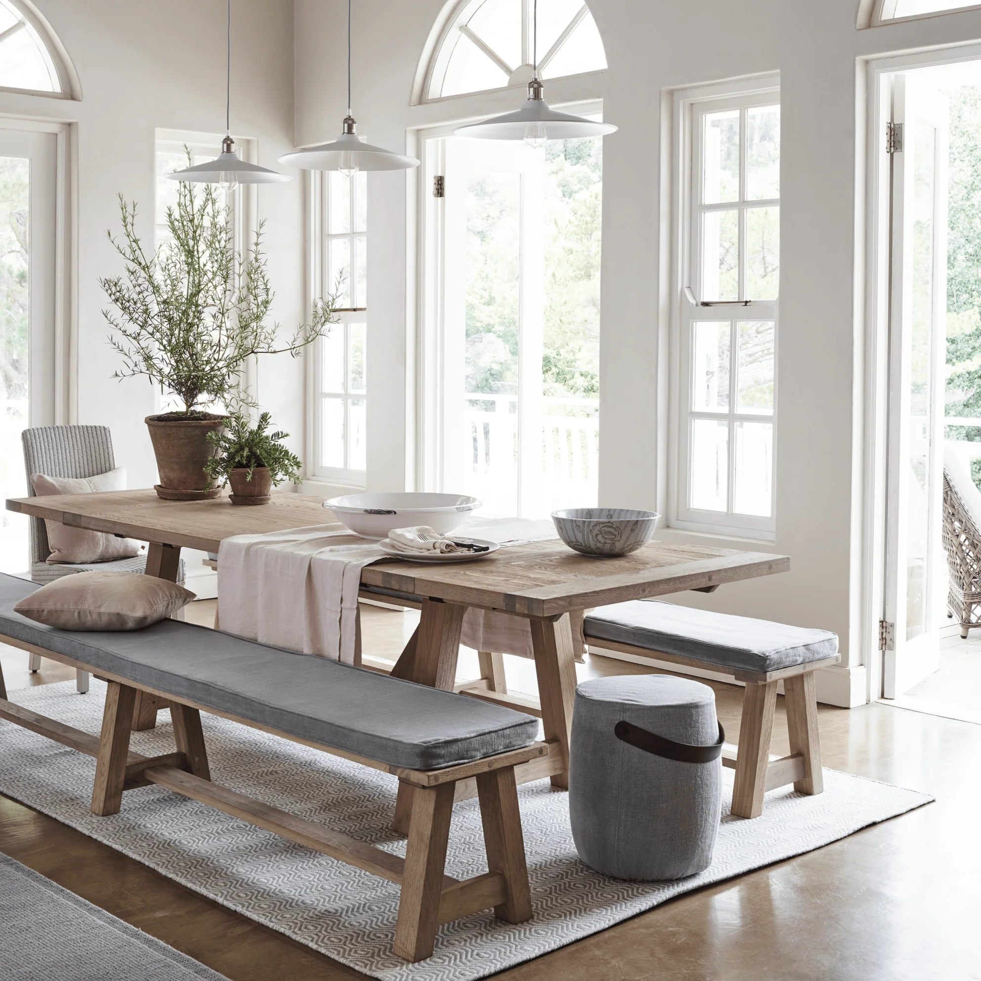 Arundel 6-10 Seater Extendable Oak Dining Table - Image 8