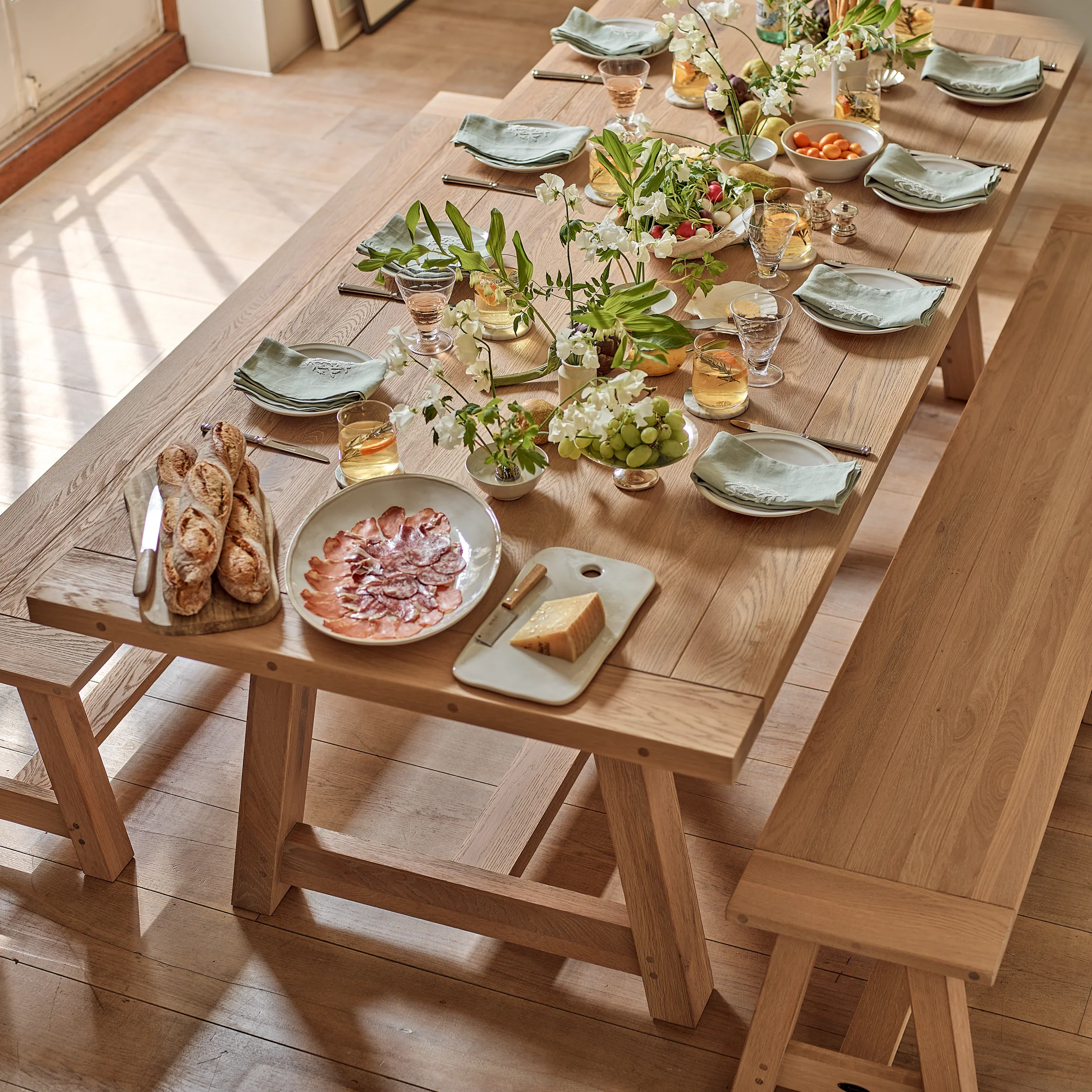 Arundel 8 Seater Oak Dining Table - Image 3