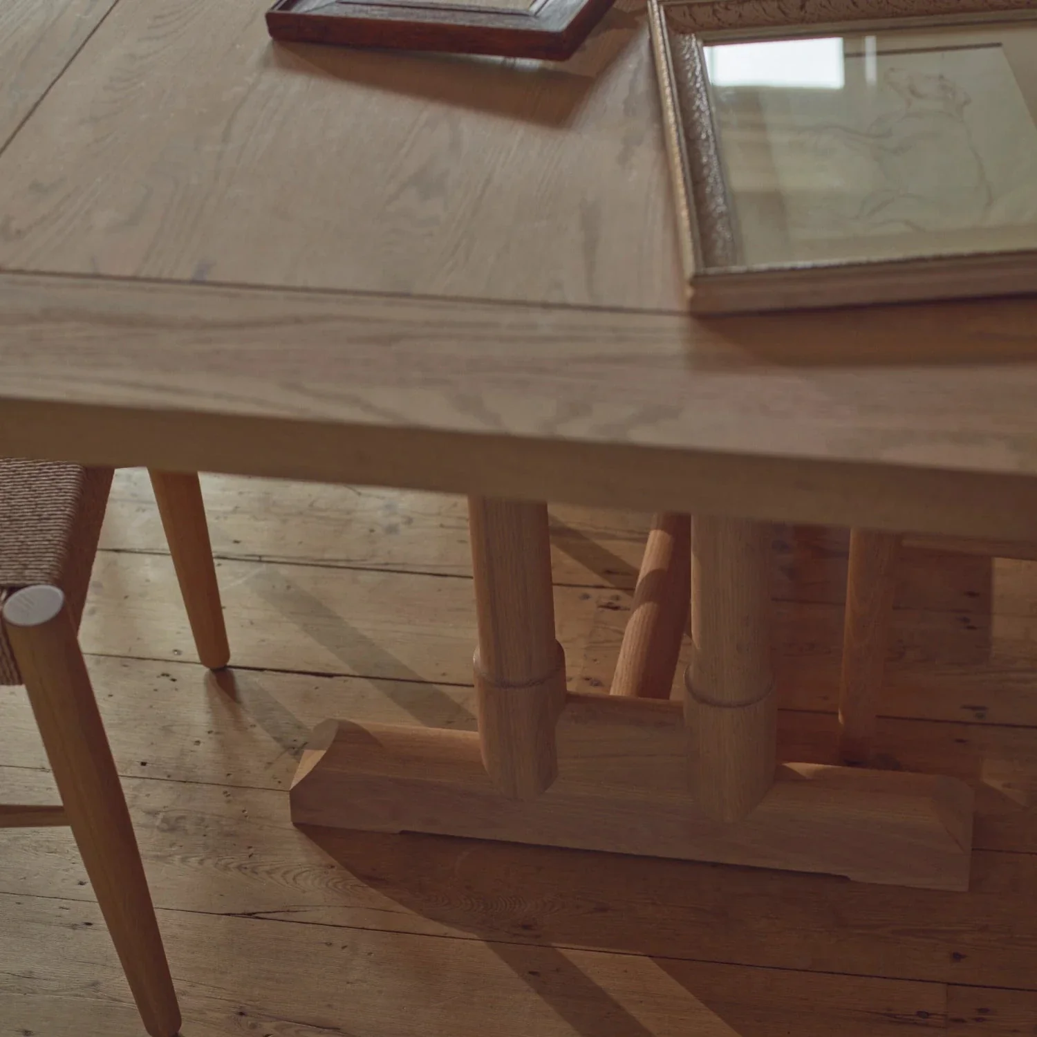 Battersea 8 Seater Oak Dining Table - Image 3