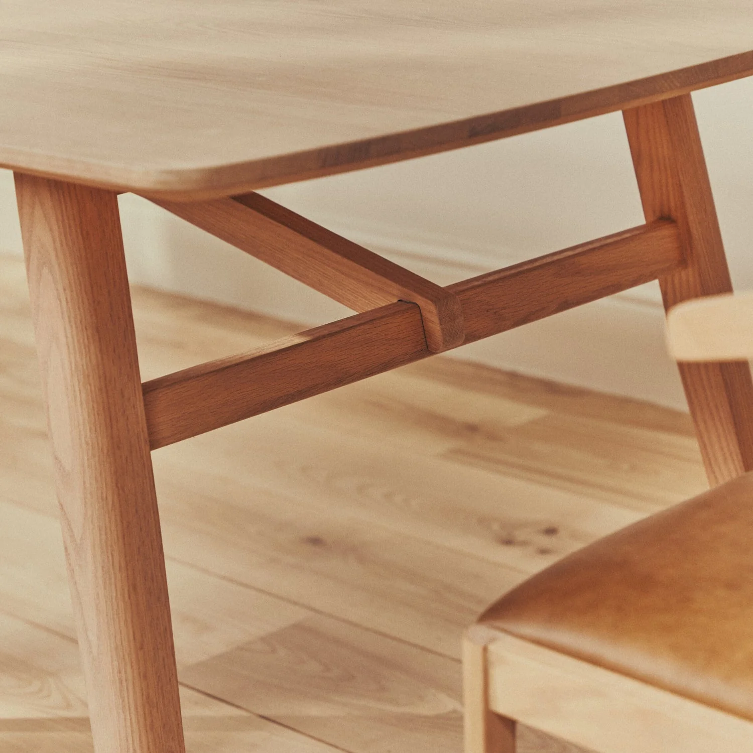 Borough 8 Seater Oak Dining Table - Image 7