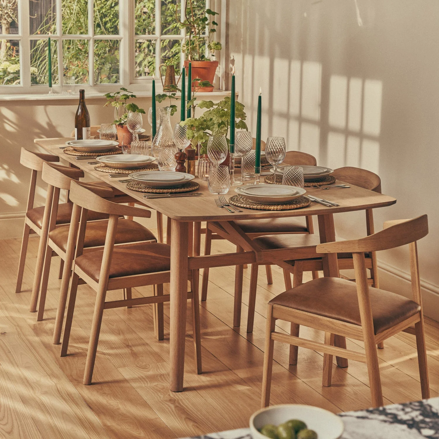 Borough 8 Seater Oak Dining Table - Image 8