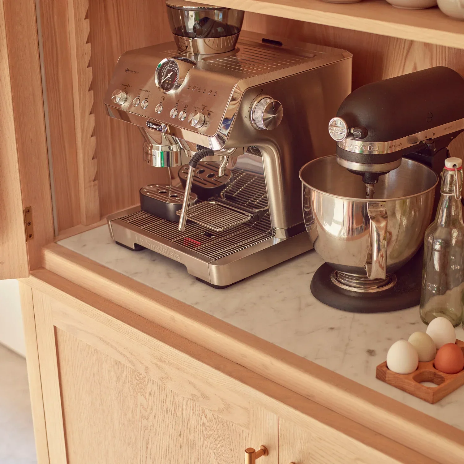 Borough Freestanding Oak Double Kitchen Larder with Marble insert - Image 3