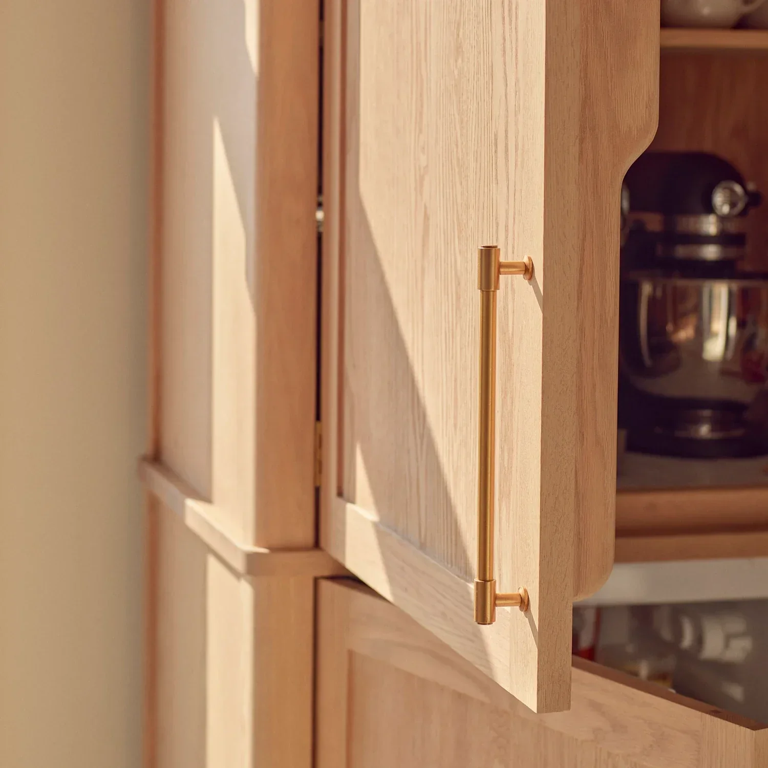 Borough Freestanding Oak Double Kitchen Larder with Marble insert - Image 7
