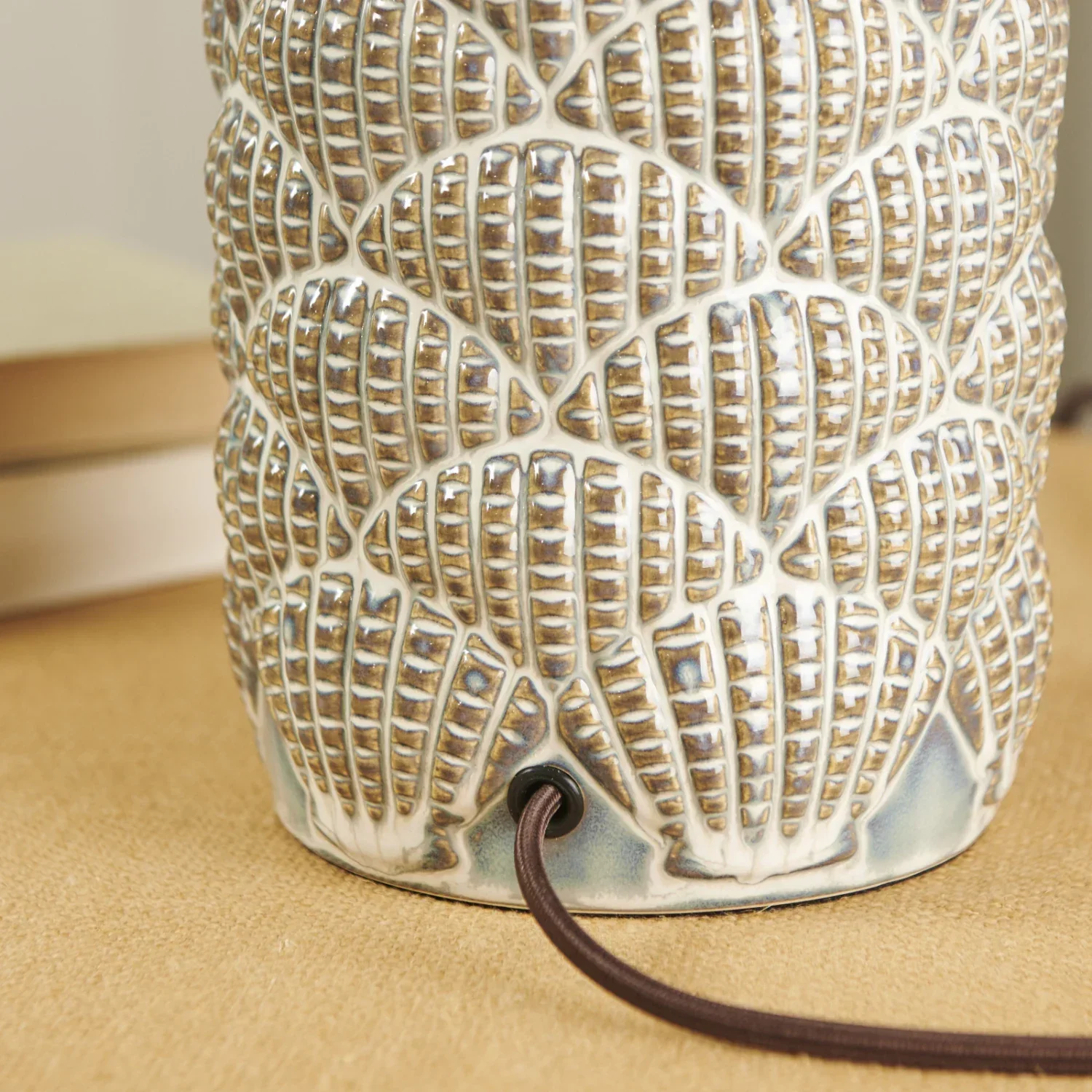 Dune Small Ceramic Table Lamp - Image 4