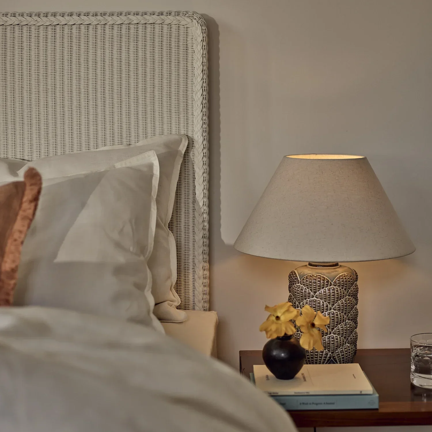 Dune Small Ceramic Table Lamp - Image 9