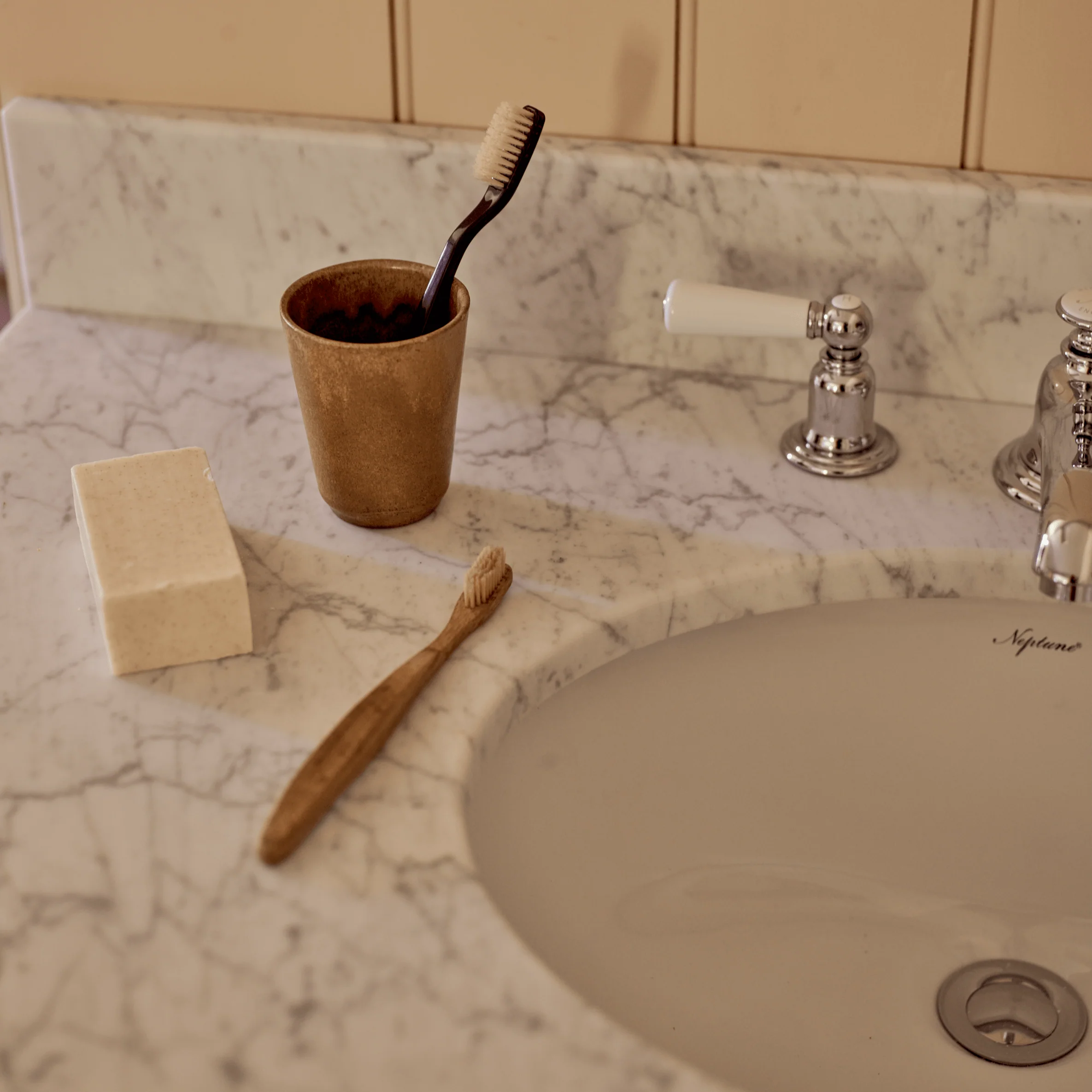 Edinburgh Undermount Open Washstand - Image 7