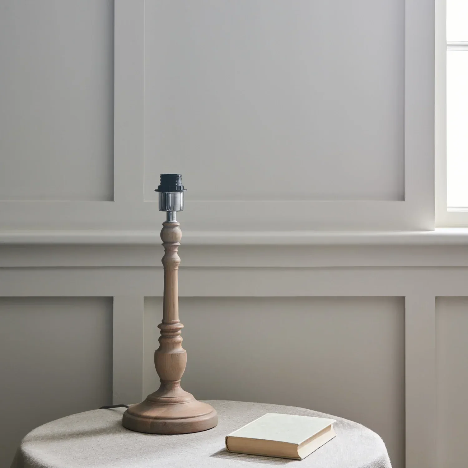 Highgate Small Oak Table Lamp - Image 16