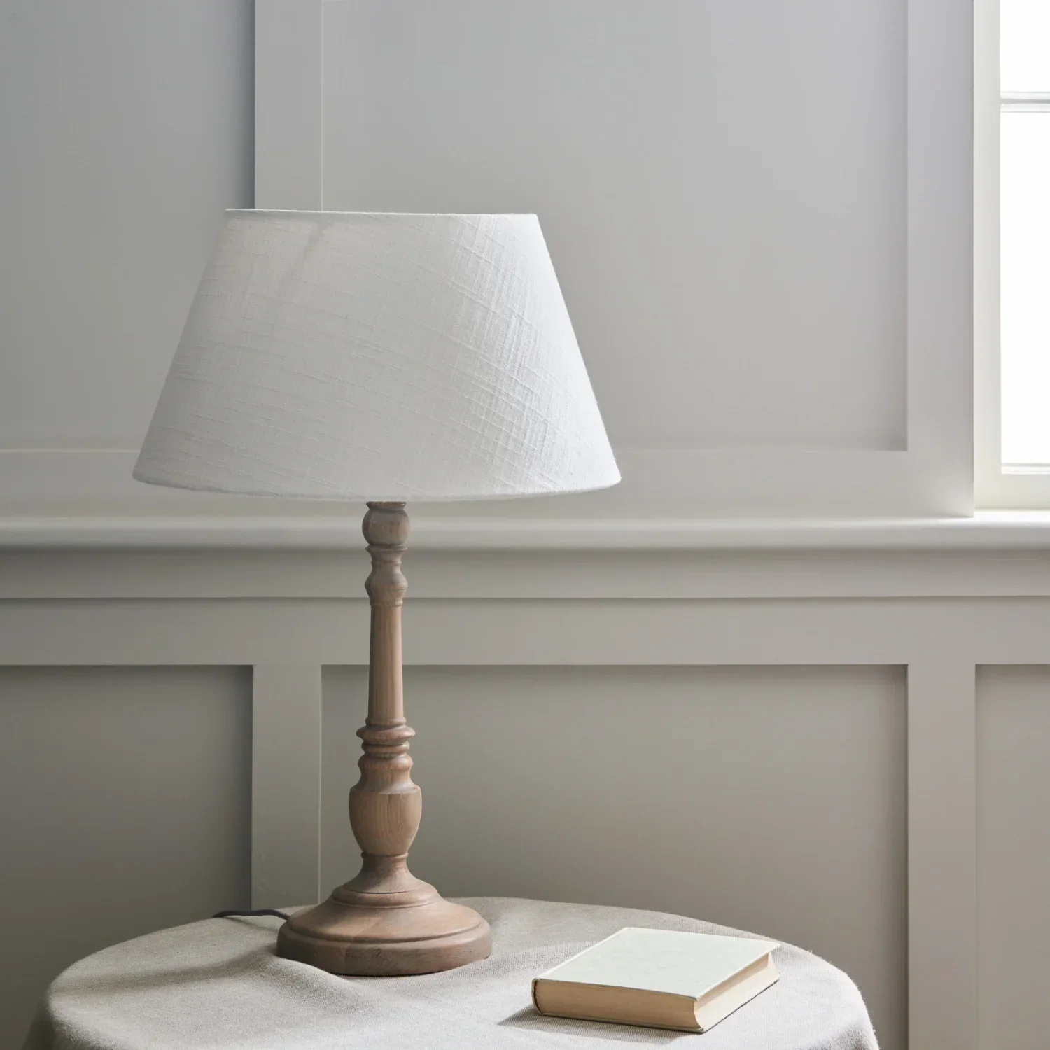 Highgate Small Oak Table Lamp - Image 2