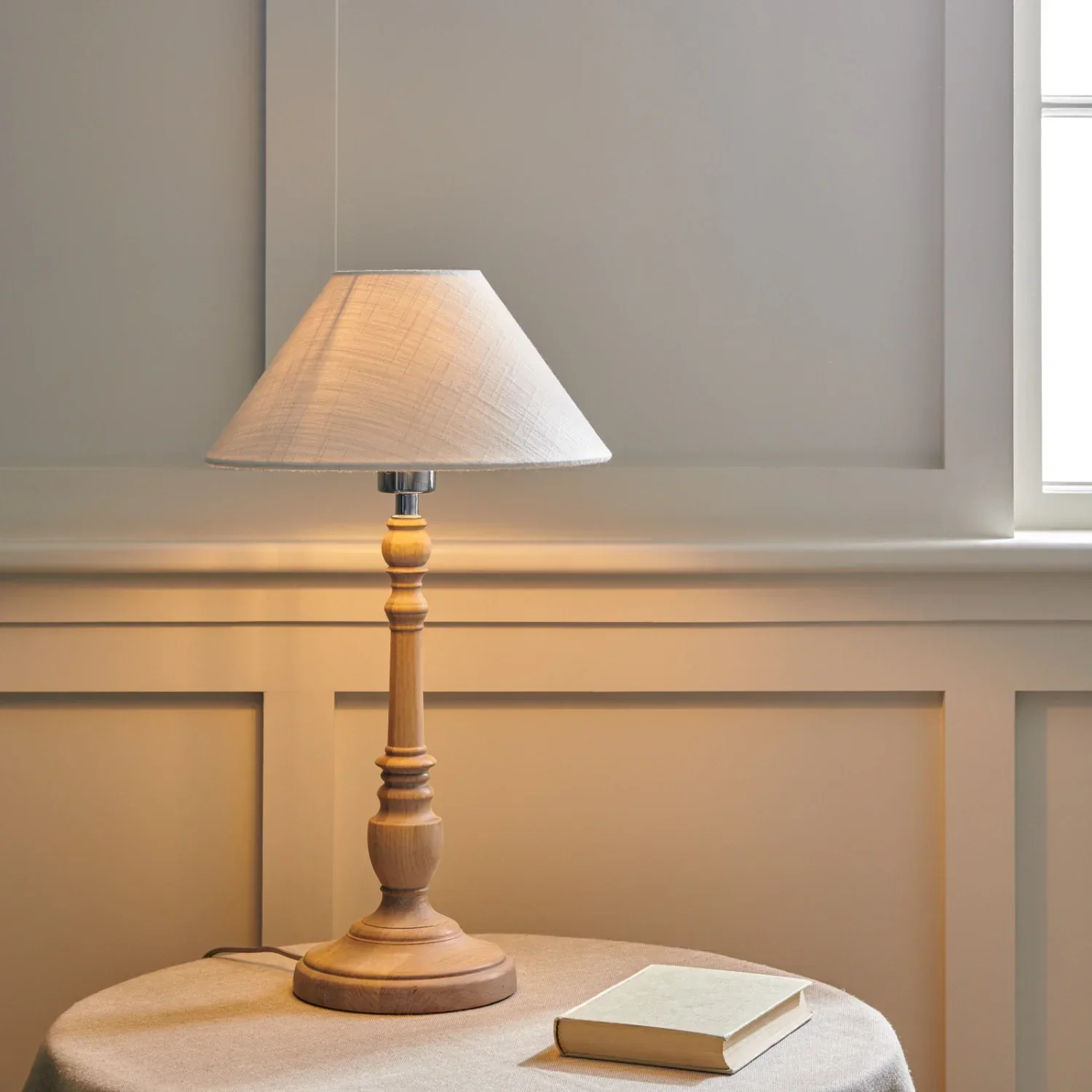 Highgate Small Oak Table Lamp - Image 6