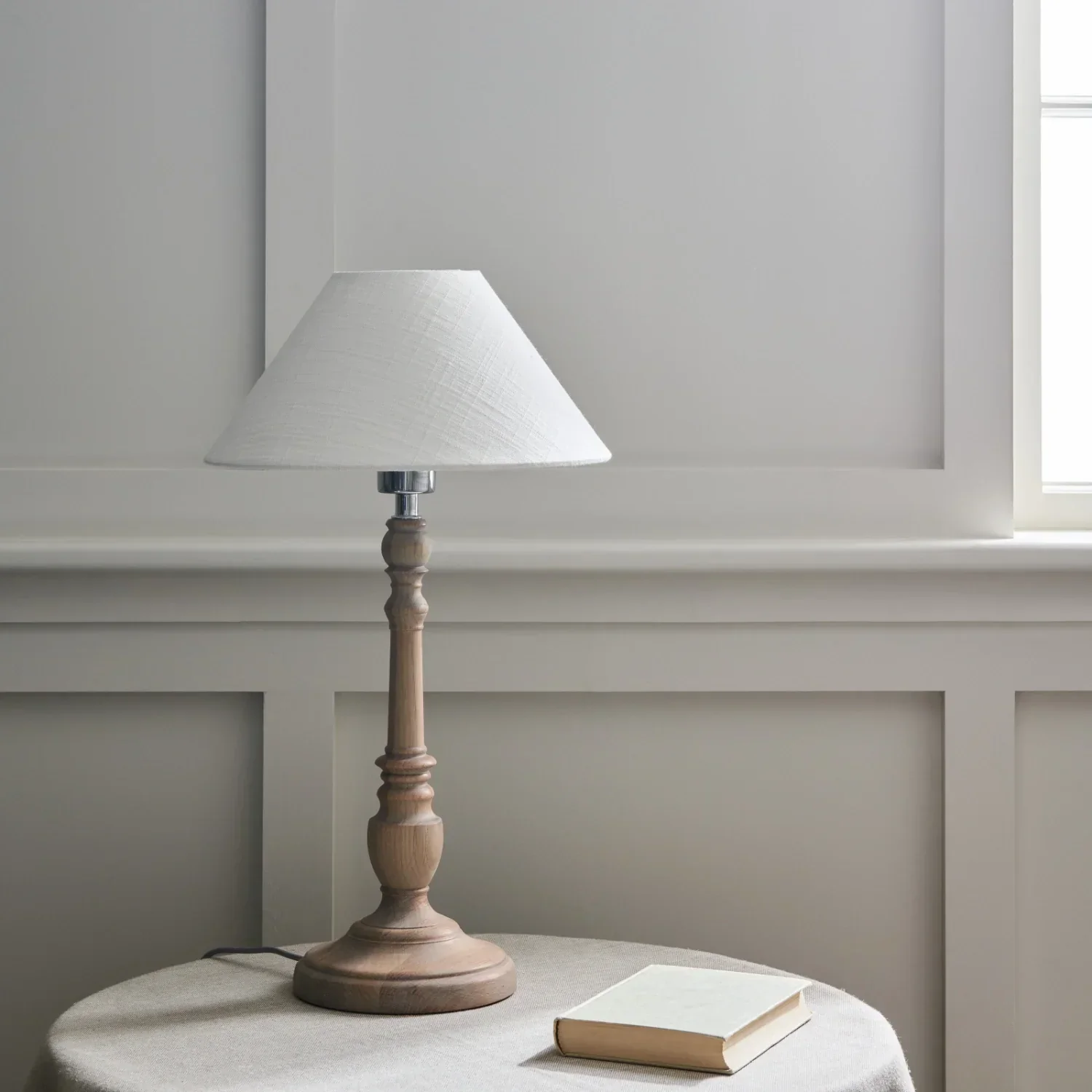 Highgate Small Oak Table Lamp - Image 7