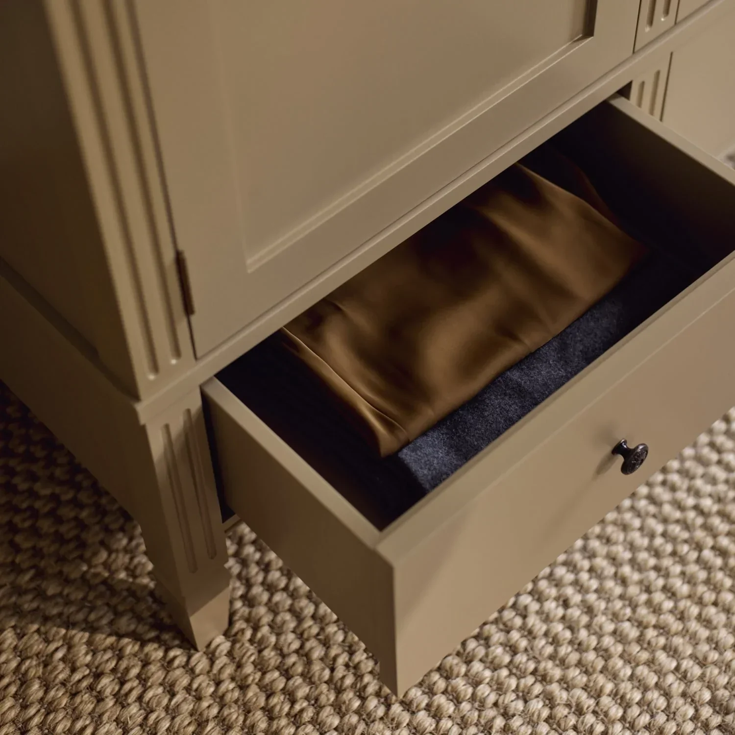 Larsson Triple Wardrobe, 170cm - Image 3