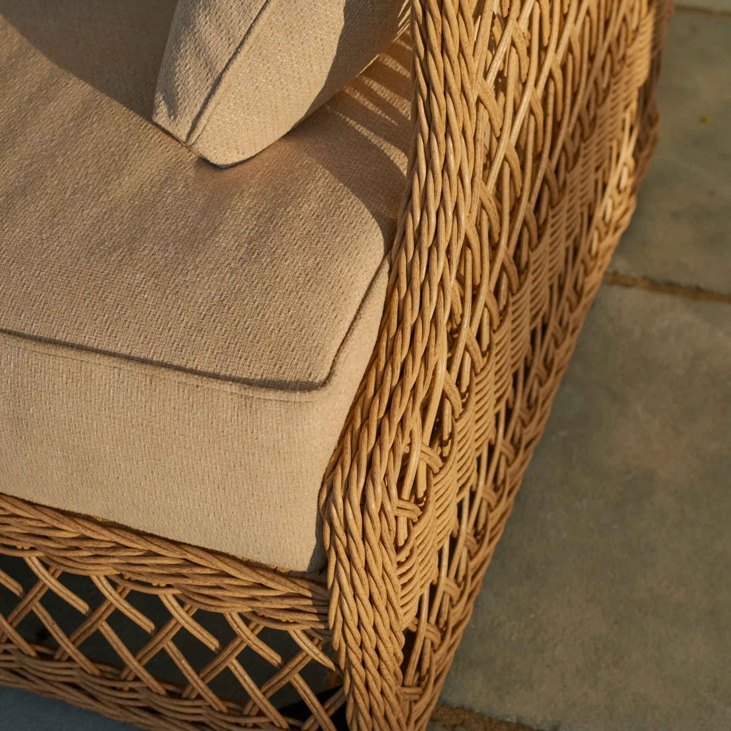 Longmeadow 2 Seater Wicker Garden Sofa - Image 3