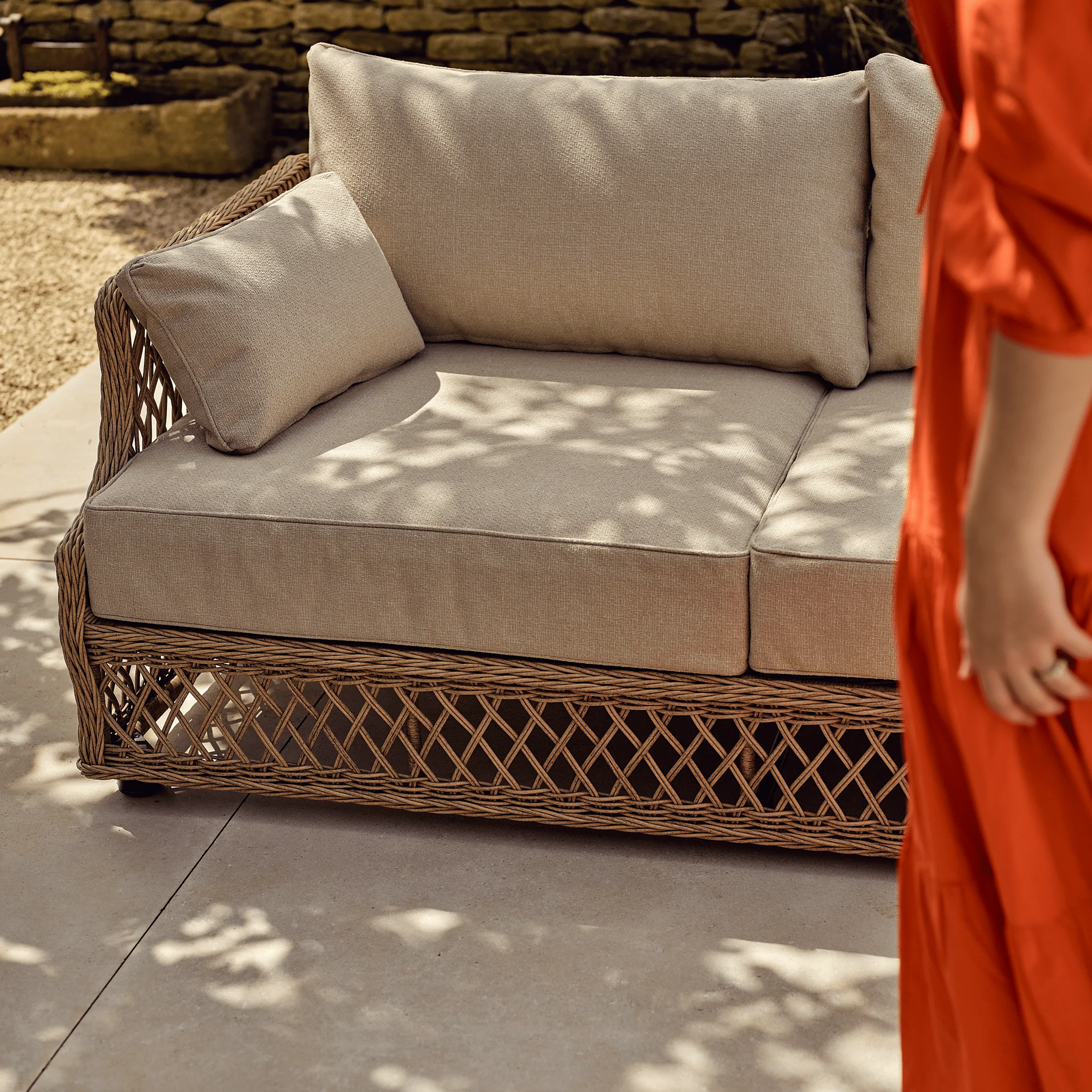 Longmeadow 3 Seater Wicker Garden Sofa - Image 4