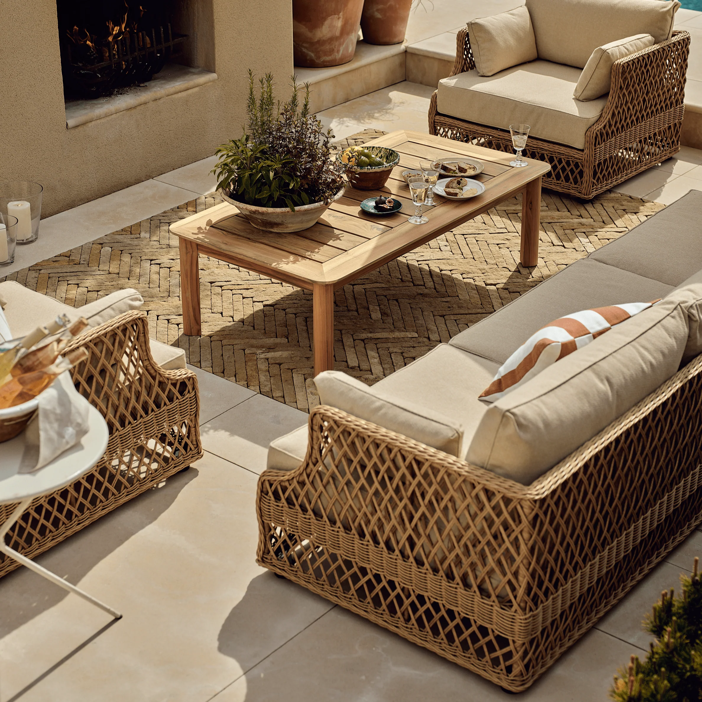 Longmeadow 3 Seater Wicker Garden Sofa - Image 5