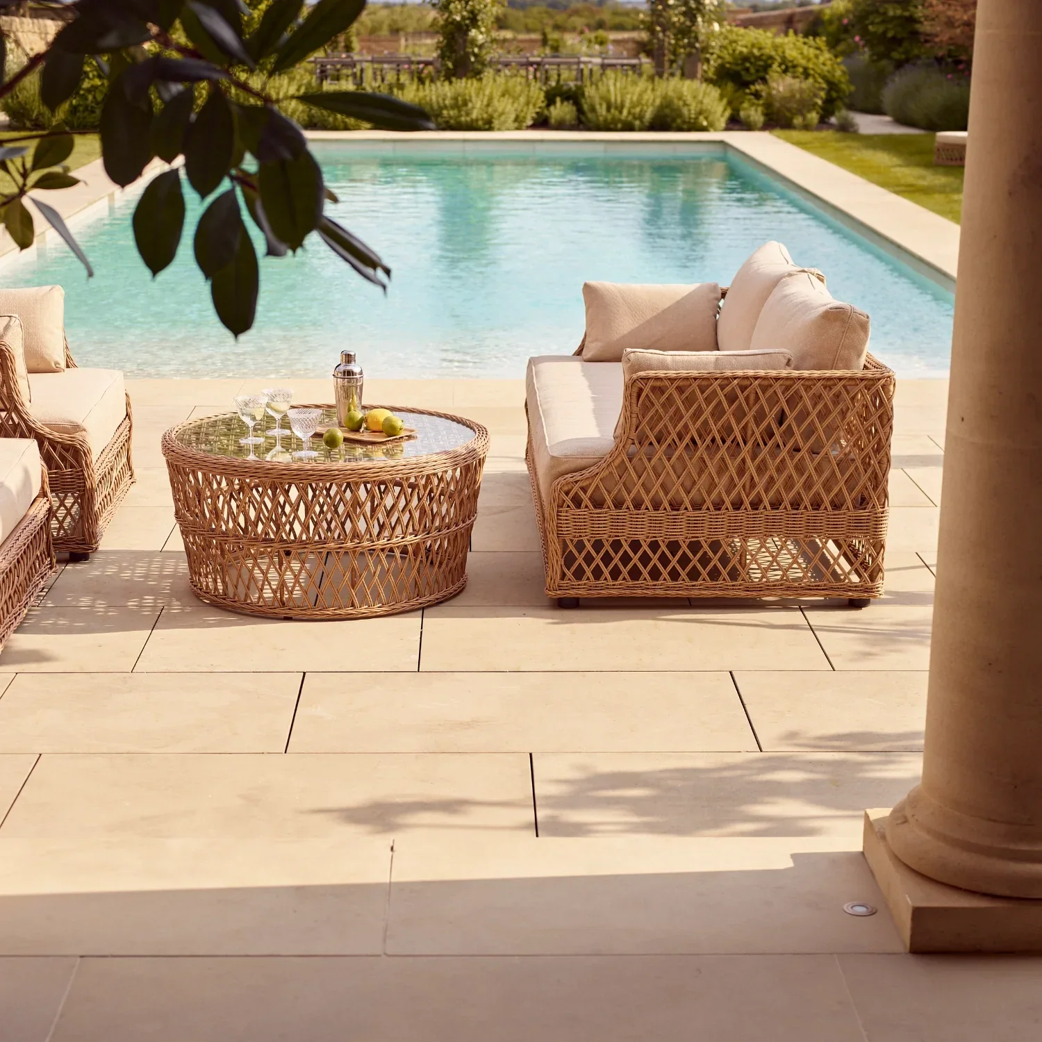 Longmeadow 4 Seater Wicker Garden Sofa Set with Round Coffee Table - Image 4