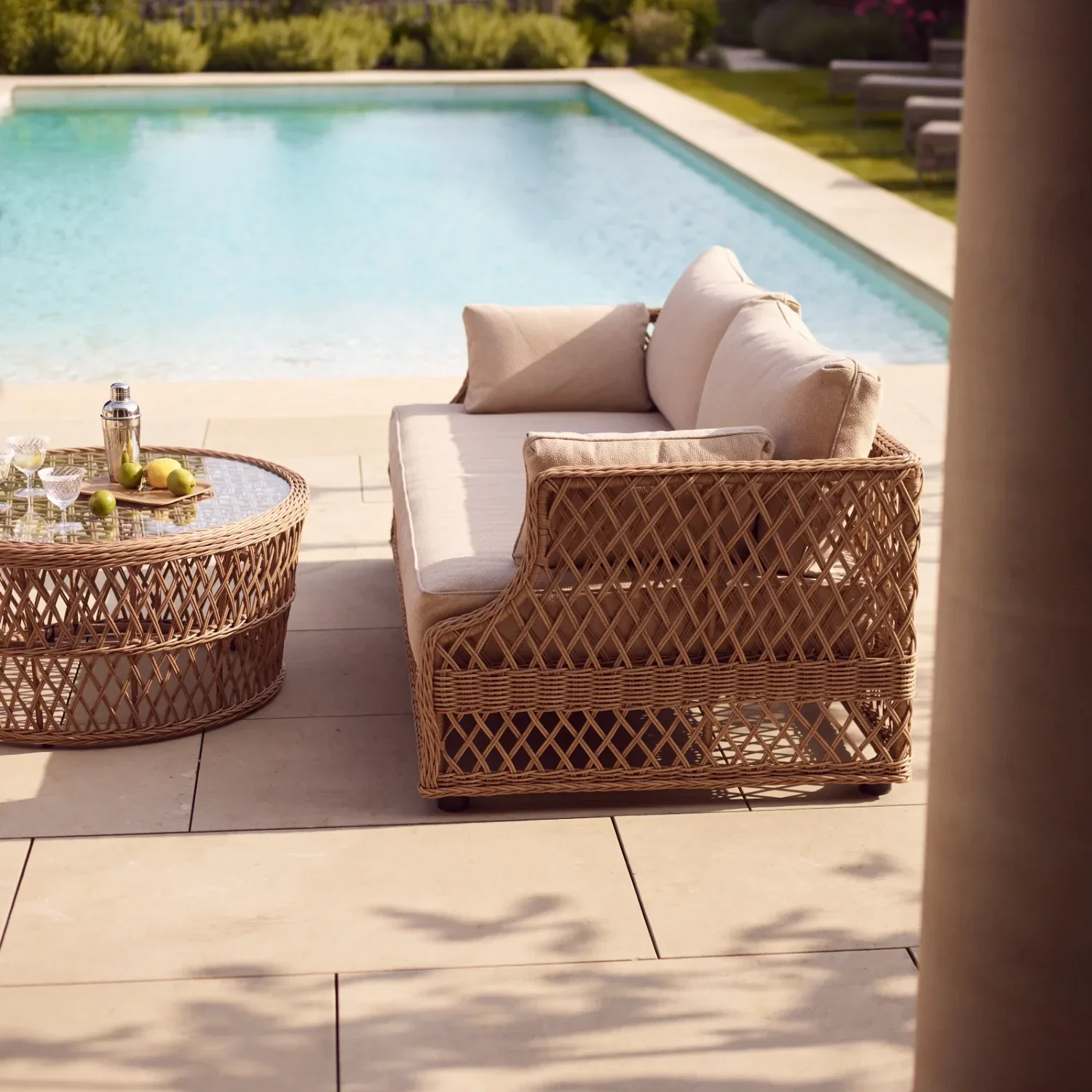 Longmeadow 4 Seater Wicker Garden Sofa Set with Round Coffee Table - Image 5