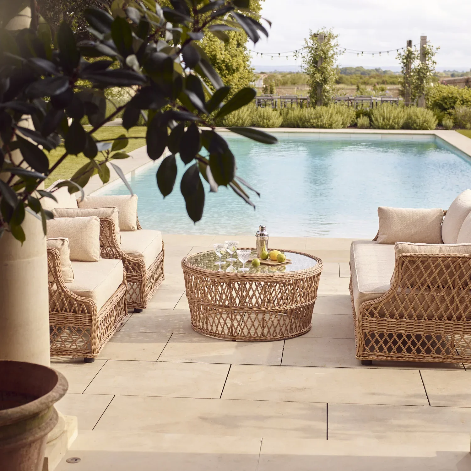Longmeadow Round Wicker Garden Coffee Table - Image 7