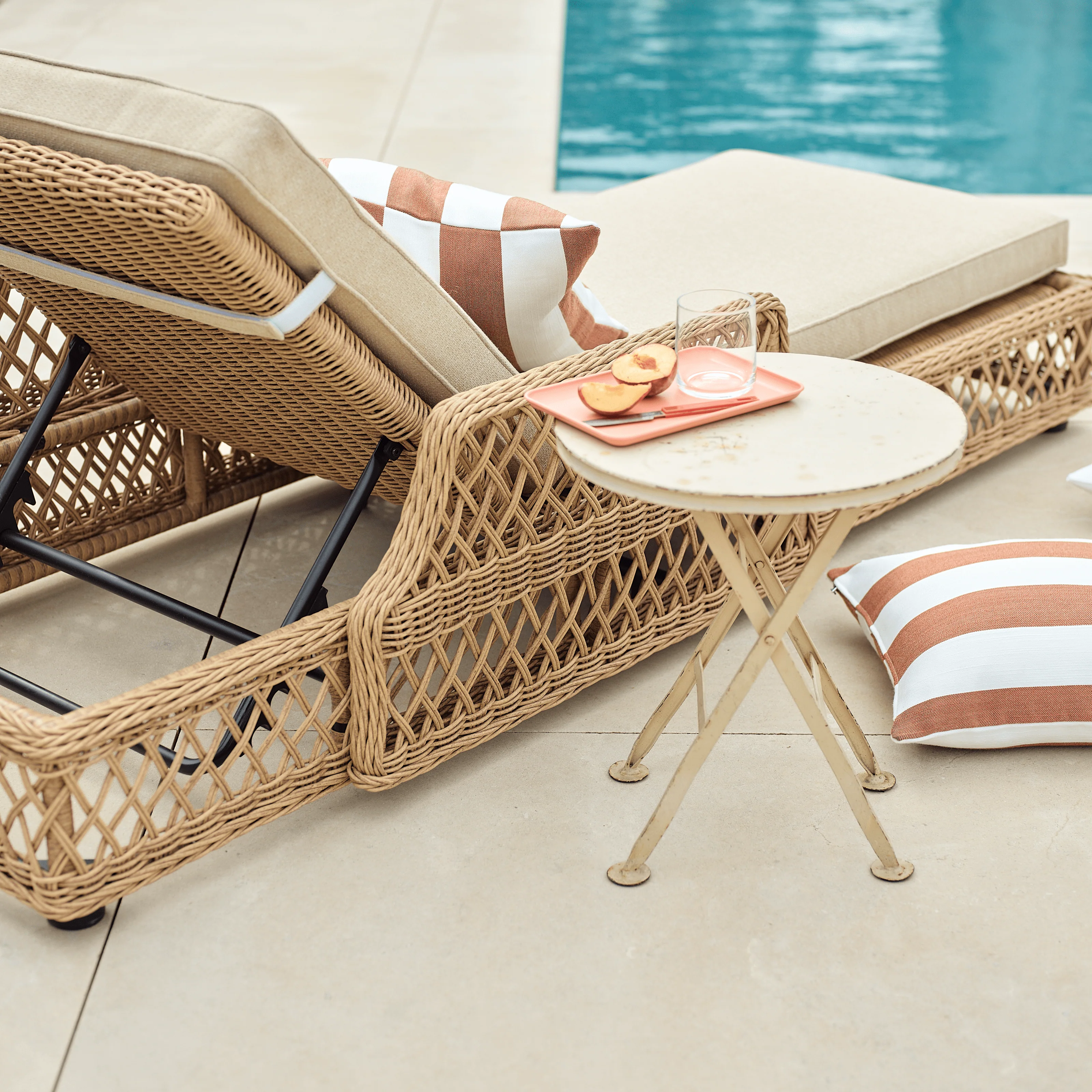 Longmeadow Wicker Sun Lounger - Image 3
