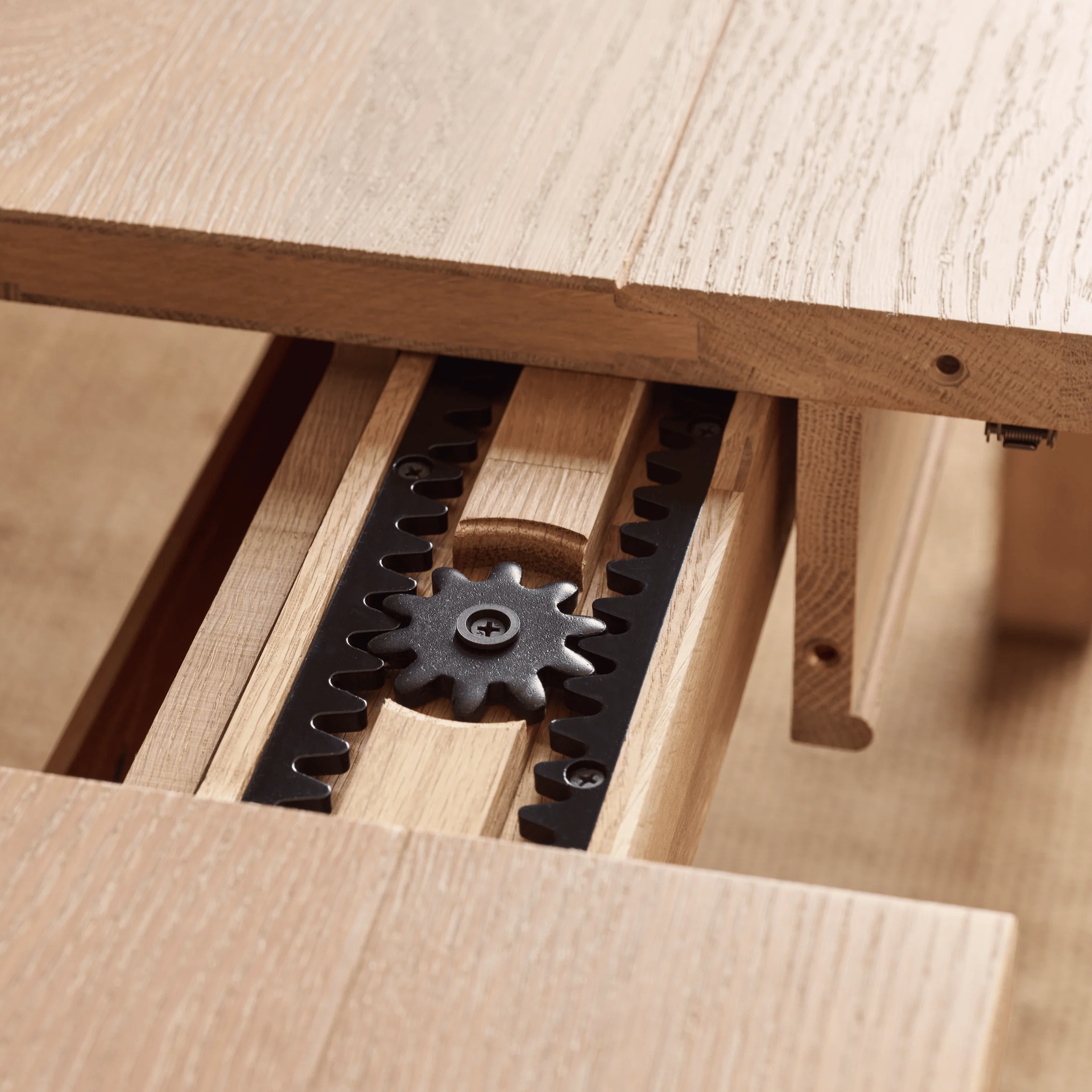 Moreton 6-10 Seater Extendable Oak Dining Table - Image 4