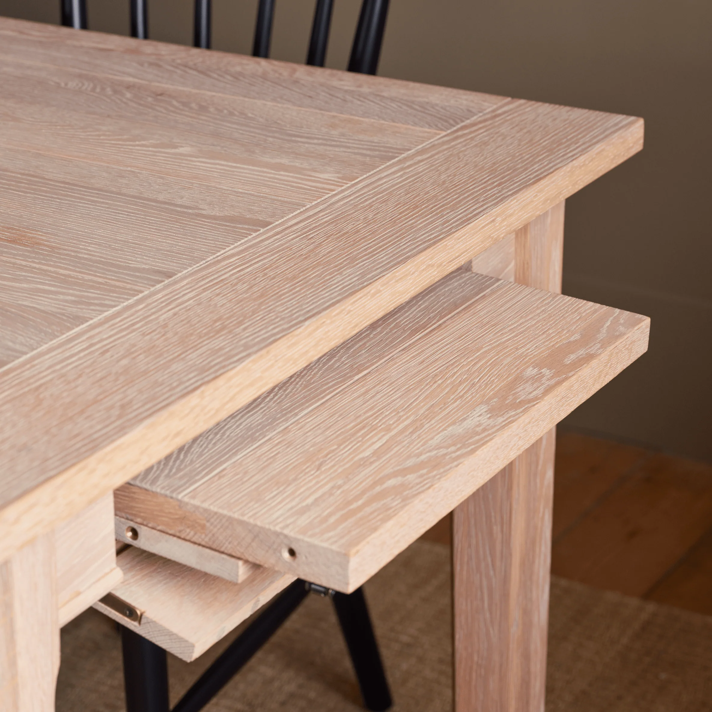Moreton 6-10 Seater Extendable Oak Dining Table - Image 5