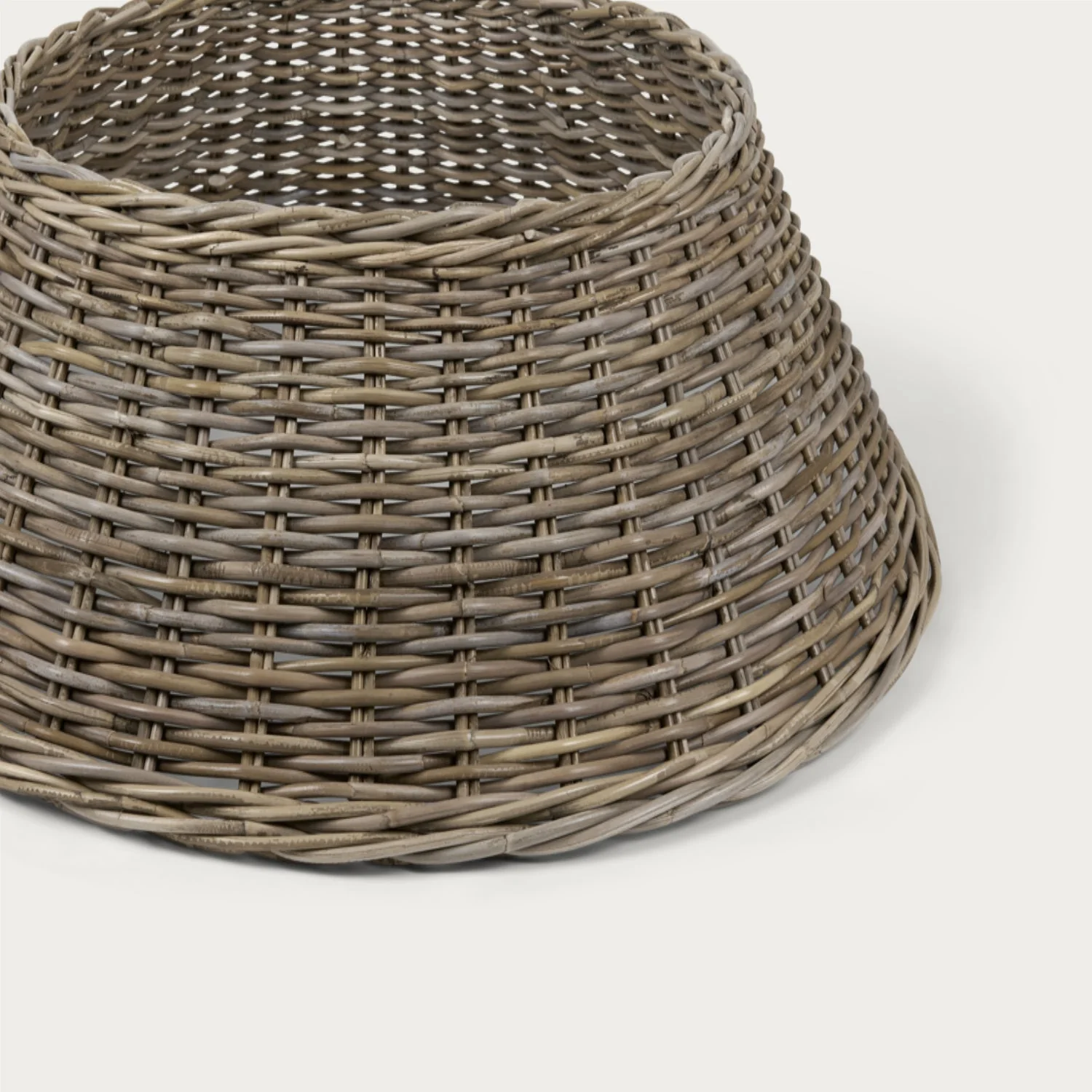 Silverton Rattan Tree Skirt - Image 9