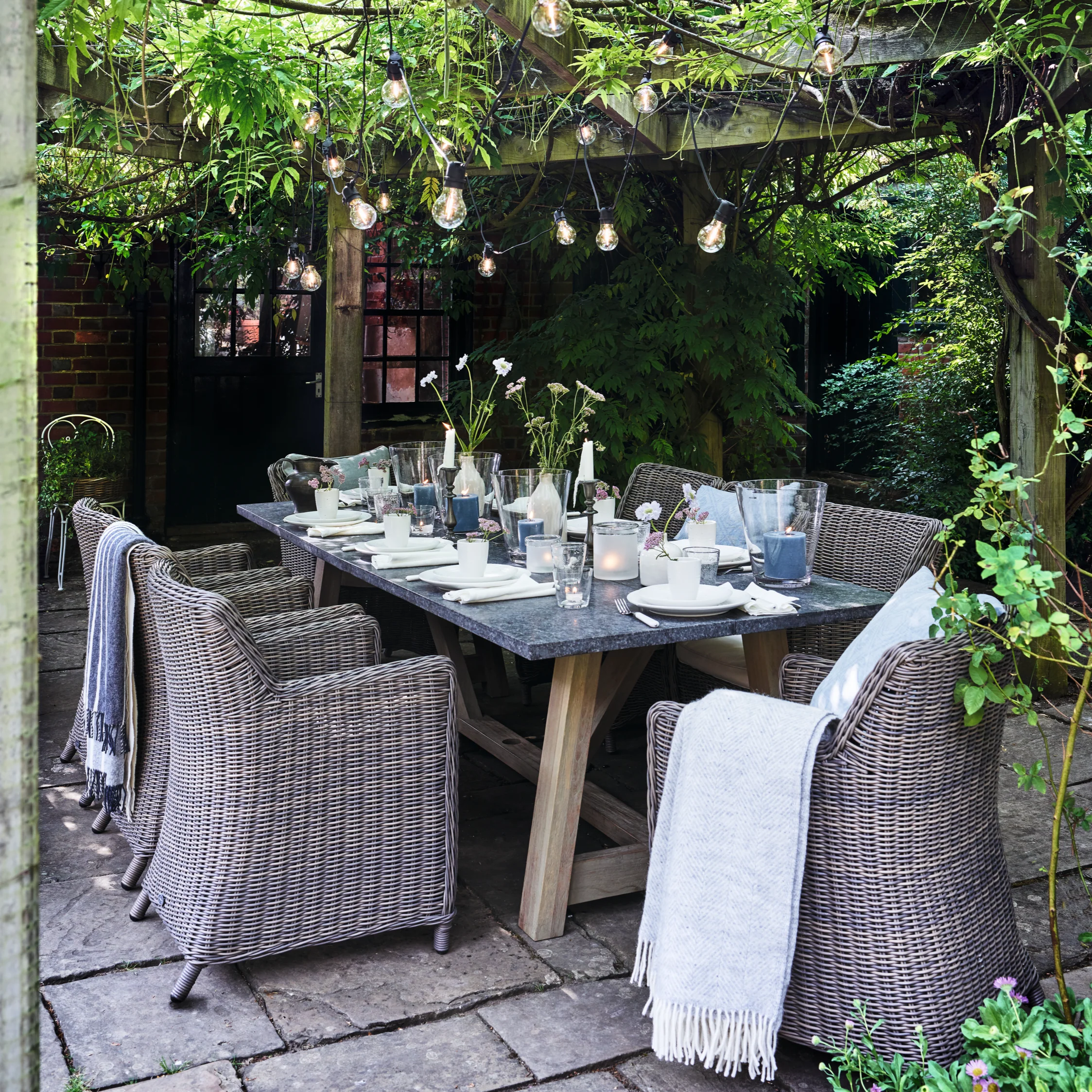 Stanway 8 Seater Teak Garden Dining Table - Image 6