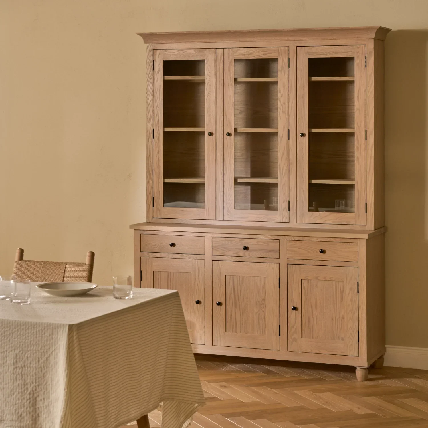Suffolk 5ft Contemporary Oak Dresser - Image 2