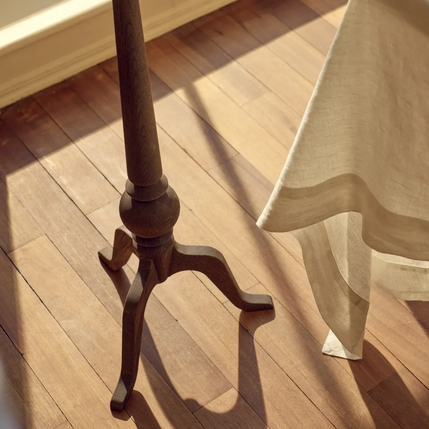 Thornbury Oak Plant Stand, Darkened Oak - Image 4